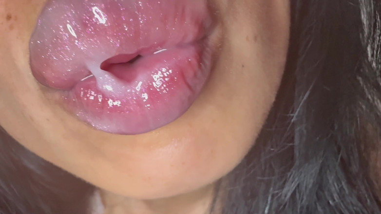 Asmr_mouth: Loooot lipgloss, když se líbám