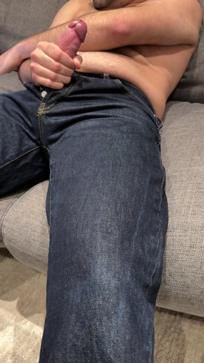 Cock in Jeans: Porno kijken in een strakke spijkerbroek - op mezelf klaarkomen