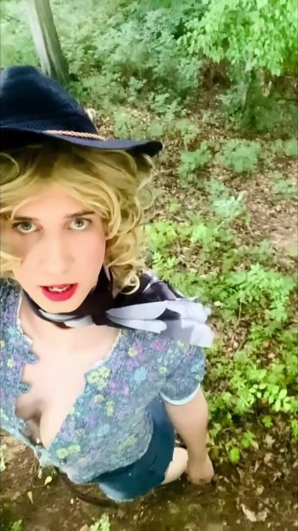 Anna Rios: Прохаживаюсь И Разговариваю В Лесу