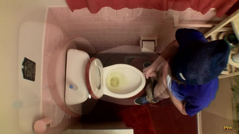 Piss Twinks: Entladen in der Toilettenschüssel