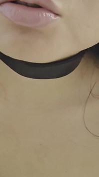 饥渴的拉丁熟女无法停止玩弄她的大量自然资产 - 激烈的单人幻想