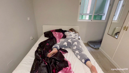 Your fantasy studio: Ranní prdy v pyžamu