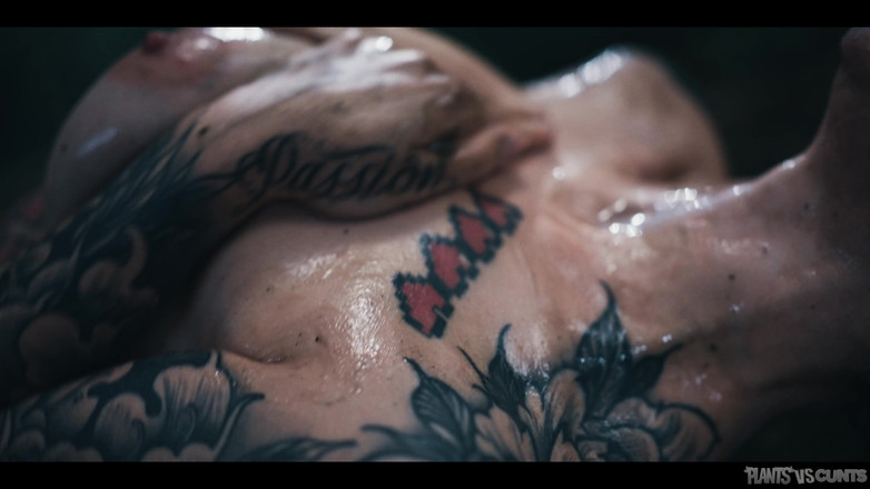 Plants vs Cunts: Buku Kutukan