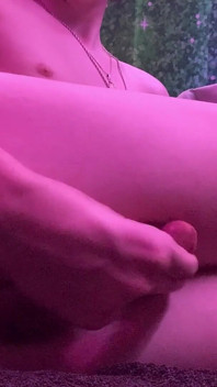 Ruda Twink Ashen ma super gorący orgazm bez użycia rąk
