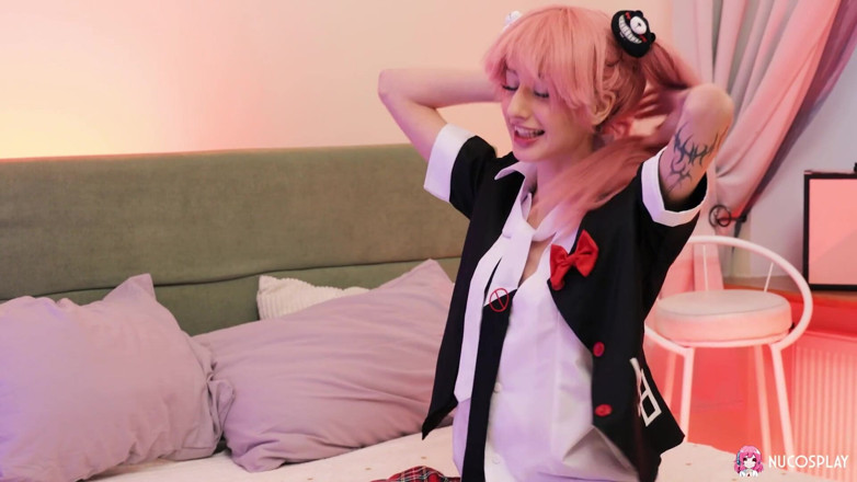Nu Cosplay: Skinny anime slut Sasha Paige gaps her tiny little pussy