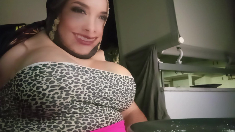 Greek cross lovers: 早上在塞夫文 O 时钟的阳台上，我的胸部溢出