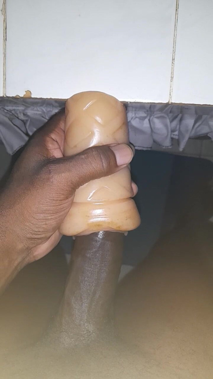 Black guy: S7 E6 mastürbasyon yapıyor