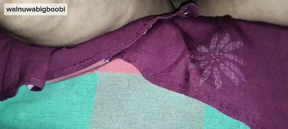 Walnuwa: Srí Lanka Manžel a manželka kouří při kouření při zábavě