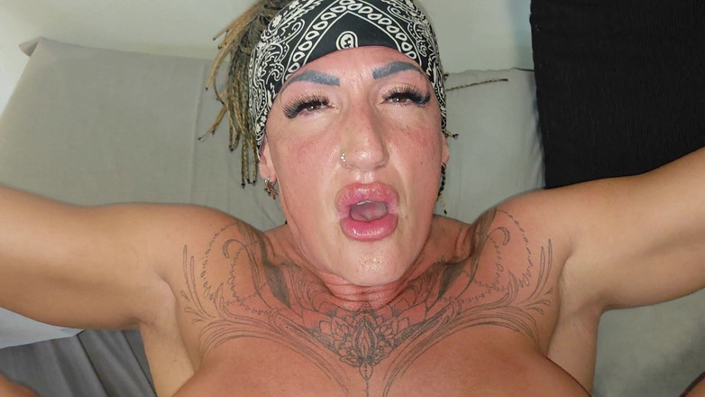 Danaxmuscles: Сучка Danaxmuscles разбивает мой член и яйца