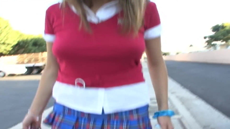 Crispy Teens: สาววัยรุ่นเซ็กซี่โดนเย็ดแล้วแตกคาในรถไอศกรีม