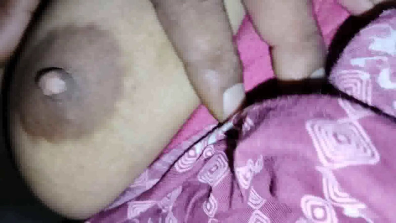 Uttar dinajpur: 핫한 인도 Sonali Bhabhi 의붓형제의 도움의 손잡기