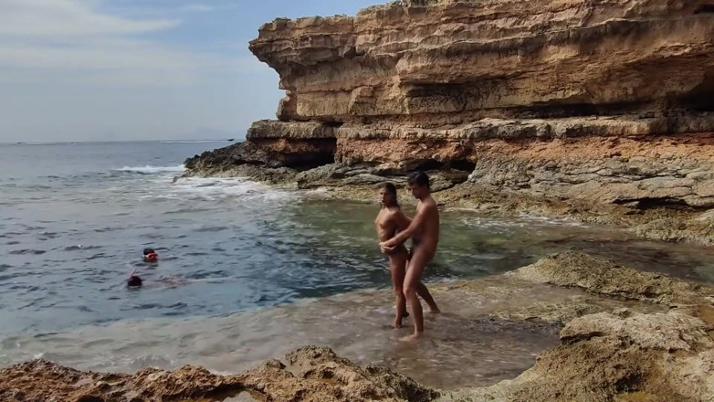 Magia Rosa: Mergulhadores nos assistindo foder na praia nos dão alguma ajuda