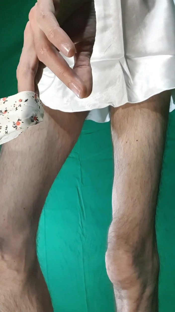 HeIsSooThin: Nightgown dan Flower-y Thong lancar