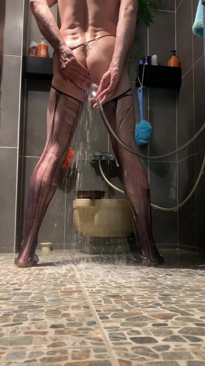 cd_aysemmm: Ich wurde im badezimmer gefickt, mein arschloch hat sich viel...