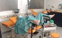 Rubber &amp; Clinic Studio - 1ATOYS: Y tá trong trang phục phẫu thuật màu xanh lá...