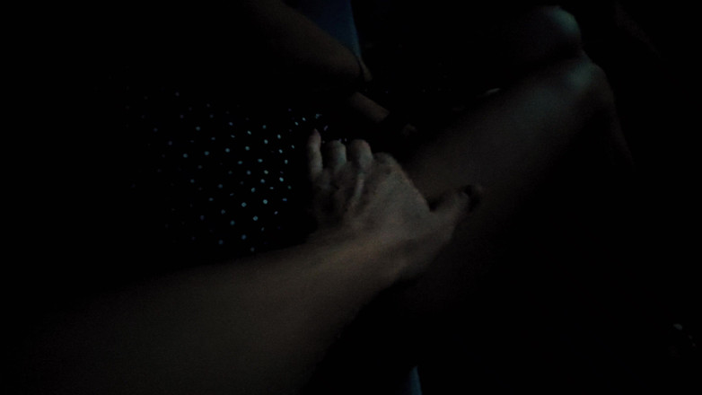 S-Wife Katy: Спантеличена милашка чекала поїзда, і отримала гарячий член і пизду