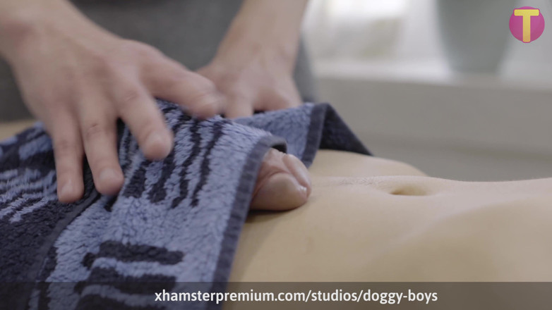 Doggy boys: Màn mát-xa twink hoàn toàn tốt nhất cho một cậu...
