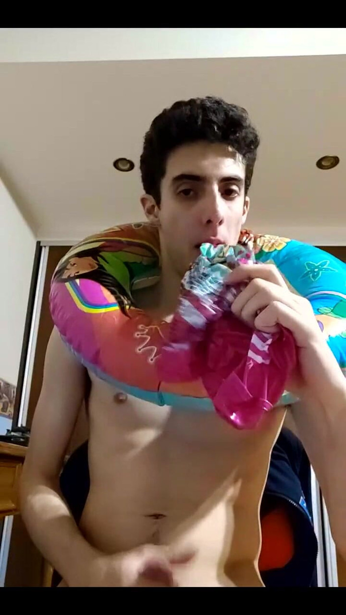 Floatie Boy: Vertical Vid - suflând cât mai mult înot gonflabile ca și cum pot...