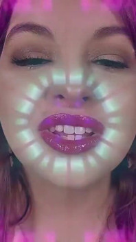 Trippy kisses - kamu lemah & terobsesi sama ciuman lipstik mengkilap sydney screams