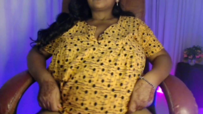 HotGirl21: Schwangere frau spielt mit möpsen und dickem bauch.