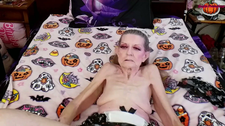 Sexy Sandra N Sir Christopher: Sandra halloween si pembantu seksi 2026 lagi asik muasin memeknya sendirian