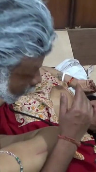 Schwiegervater des alten dorfes fickte seine schwiegertochter, Ein erstaunliches video