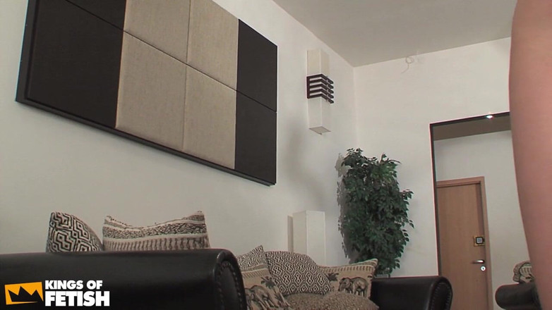 Family Role Playing: Stoute meid krijgt harde dubbele penetratie in vuile gangbang