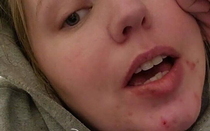 KinkyKatie: Nesnáším zrušení, ale princezna se cítí dnes večer úplně strašně