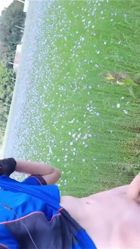  Fugeam afară și mă gândeam că este timpul să ejaculez
