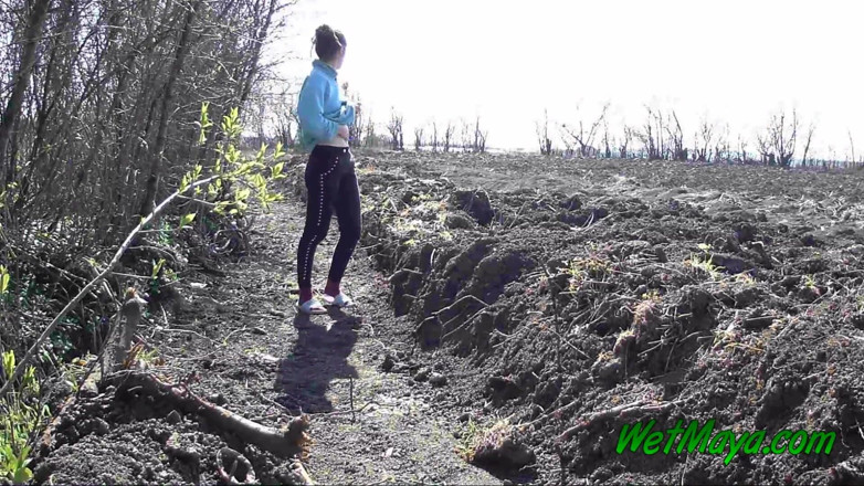 Wet Maya: Peeing in nature