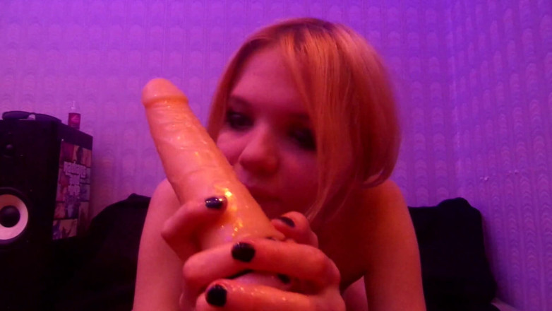 AurelliaCreampie: Hot Student Squirting From Orgasms