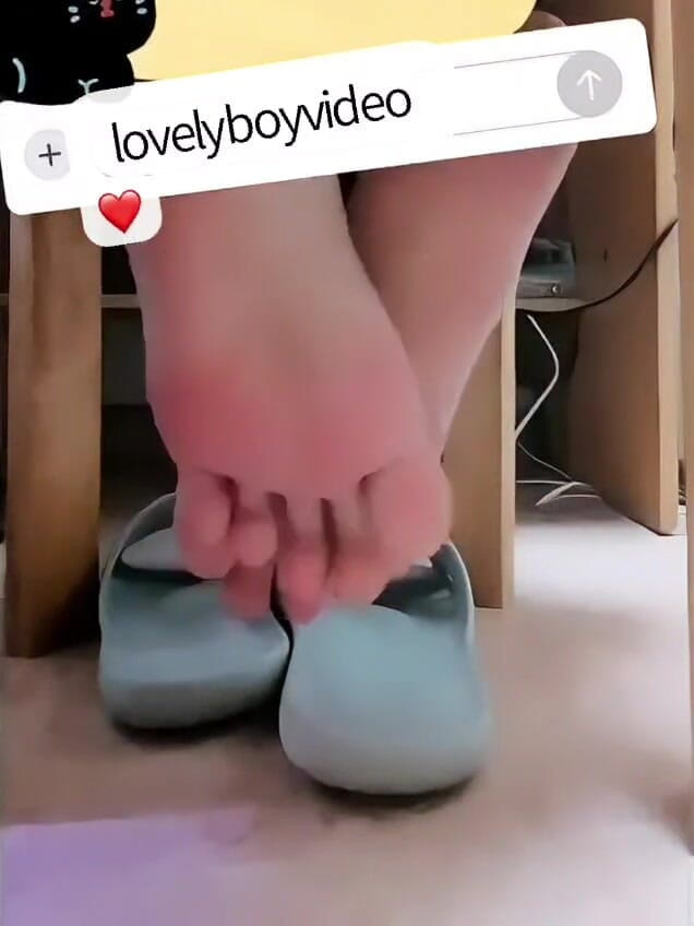 lovelyboyvideo0: Video Lovelyboy: piedi maschili carini, suole dei ragazzi