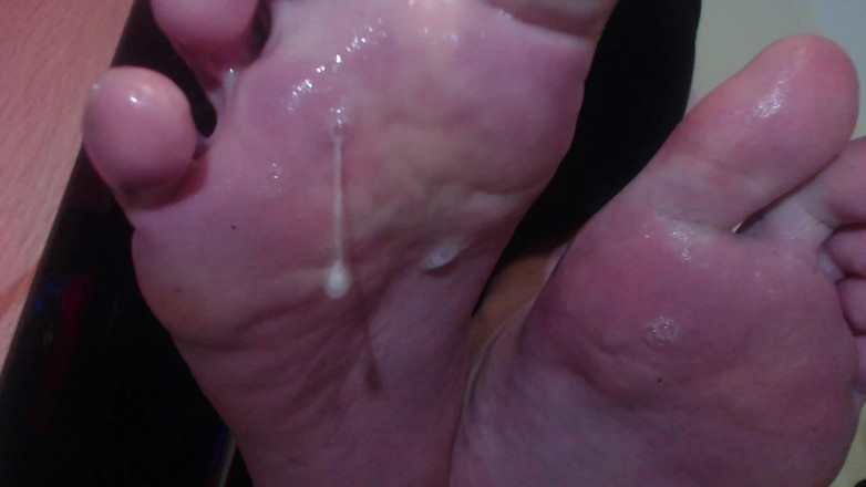 Hunky time: Sự thống trị của đôi chân thẳng