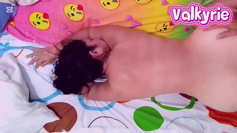 Valkyrie and Luigy Couple: Isteri bertetek besar deepthroat