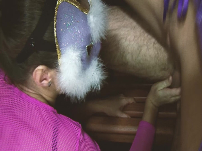 The Window of Sex: 골목에서 함께 섹스하는 란제리 입은 발정난 Catsbabes Scene-3 발정난 새끼 고양이