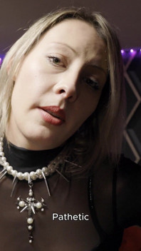 Partie 2 : Repousser Les Limites De Barbie La Tapette - 4 Tailles De Gode Et Long Pegging Profond - Maîtresse Julia