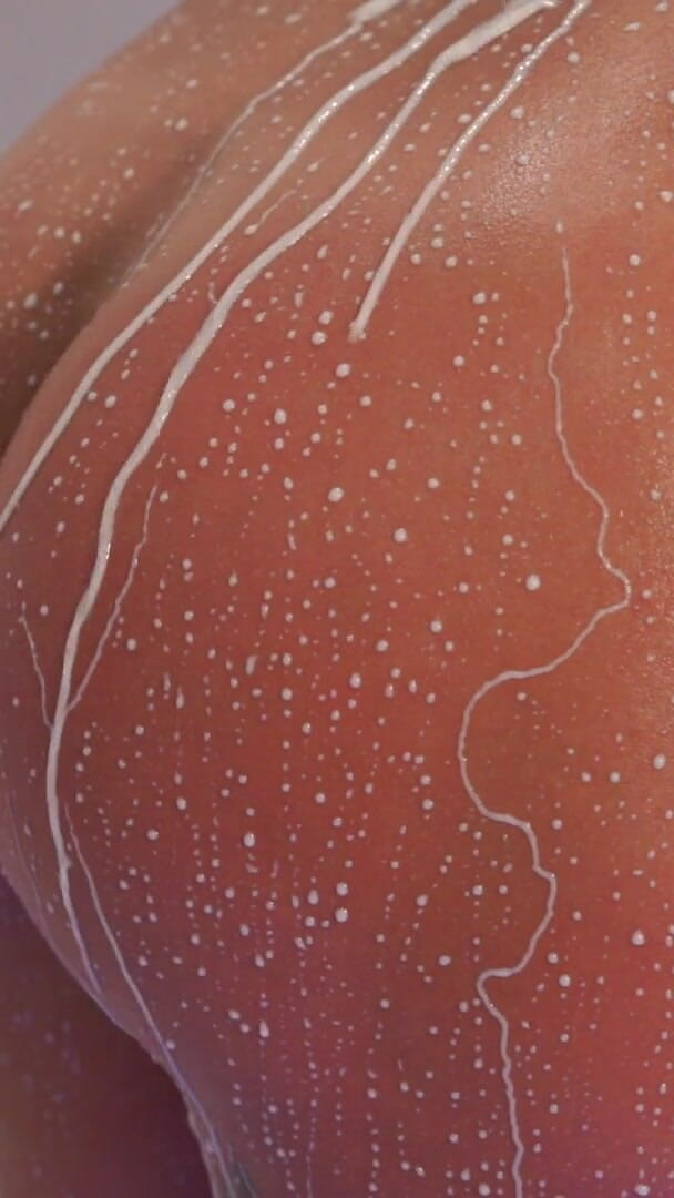 Milk That Flows on the Body (Emilie Jolie) Milk That Flows on the Body (Emilie Jolie)