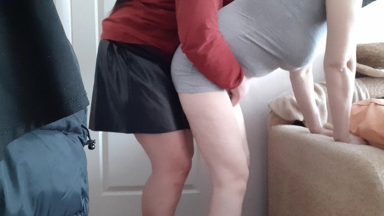 Lesbian-illusion: Ohnul jsem nevlastní matku, zatímco nikdo nebyl doma a dobře...