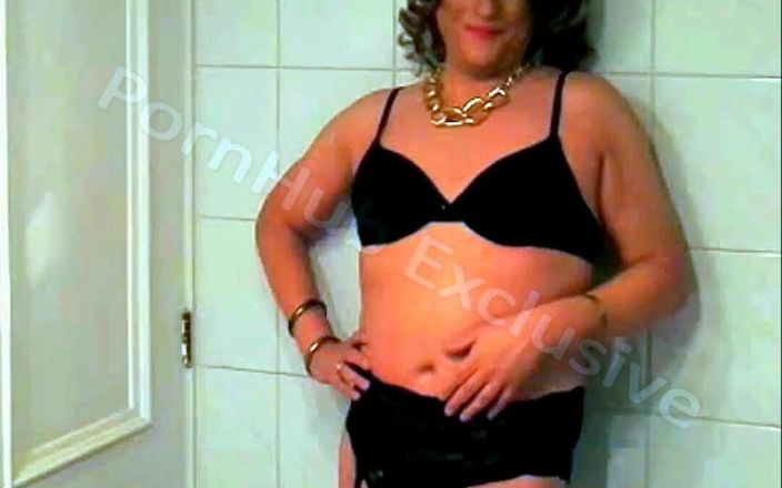 HectorChile1969: Crossdresser matur Fernanda în lenjerie