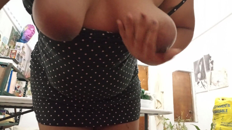 Karmicoxv: 胖墨西哥可爱的女友在g字符串中展示大屁股