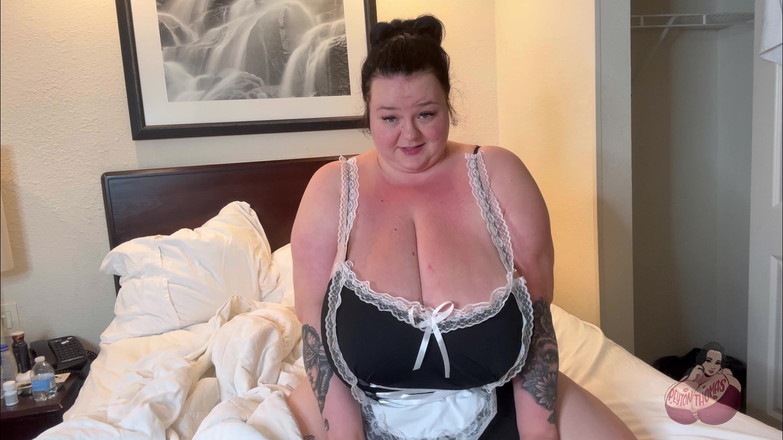 Peyton Thomas: Người giúp việc bbw bắn tinh trên gối của bạn