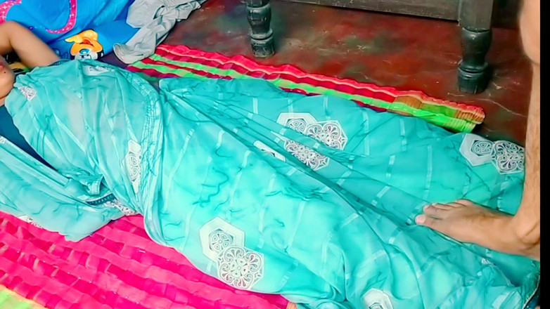 Rakul008: Indická desi vysokoškolská sexy učitelka šuká virálně po vysoké škole