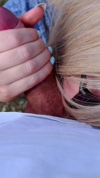 Mädchen kann nicht entgegenkommen, auf dem alten schloss gefickt zu werden - öffentlicher blowjob, doggystyle und fast erwischt