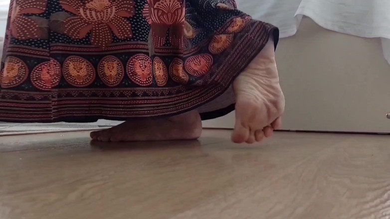 Selena701: Amatérská blonďatá zralá manželka si užívá sex. Kouření a šukání zezadu