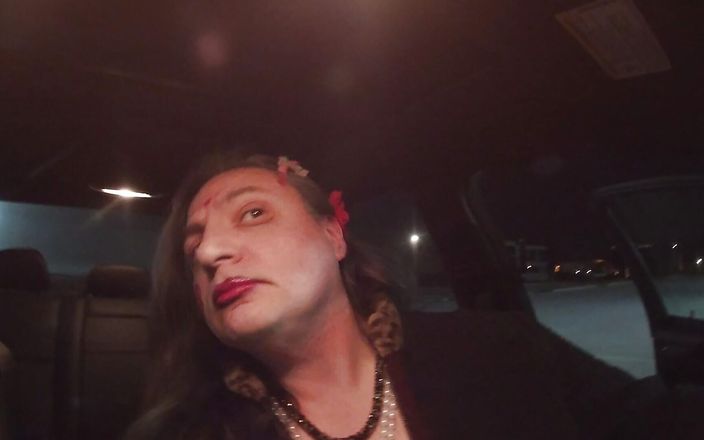 Fabiola Paola: Travestito maturo in un video super sissyfication all&amp;#039;aperto