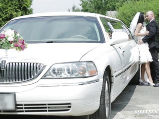 Private.com: Private disini crot memek pengantin wanitanya