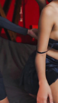 BDSM, bondage à la corde, téton et pince à chatte