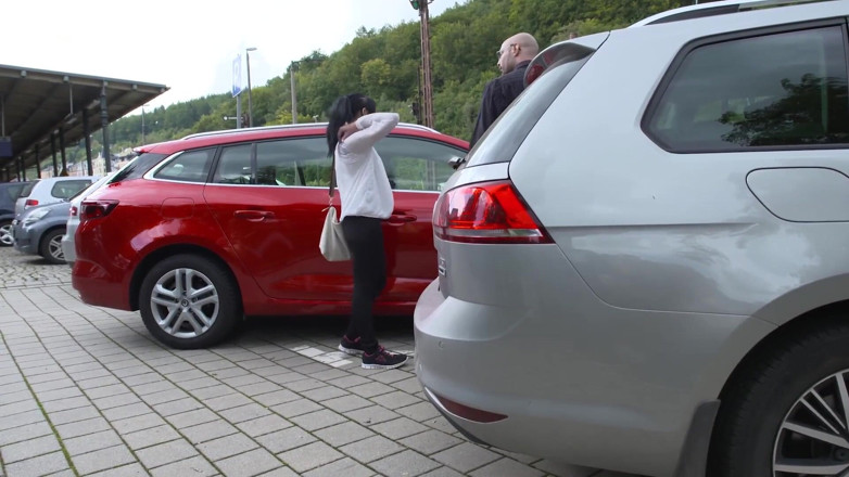 Erotic Planet X: Cliente quente é fodido por vendedor de carro quente com pau...