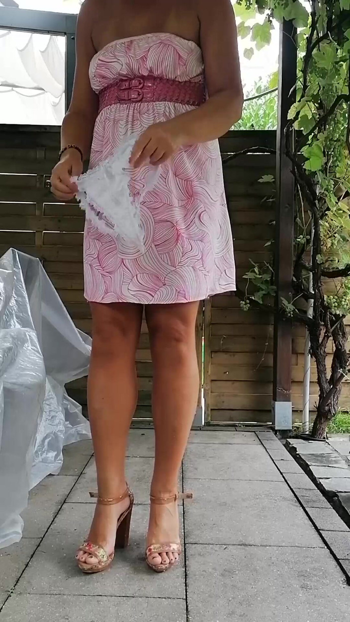 Nelly_Honey: 2 mutandine che pisciate