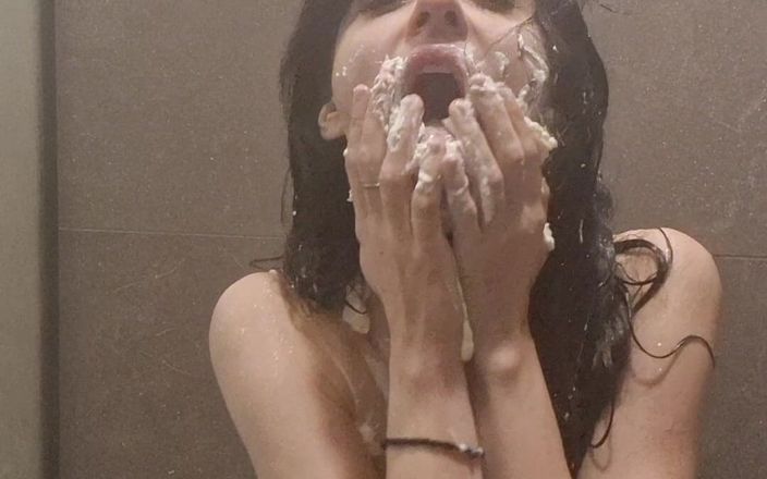 silicone_brunette: Creamy Shower